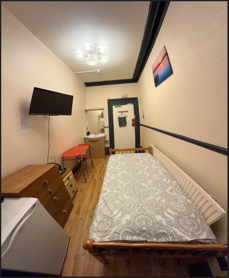 Single Room with Shared Bathroom